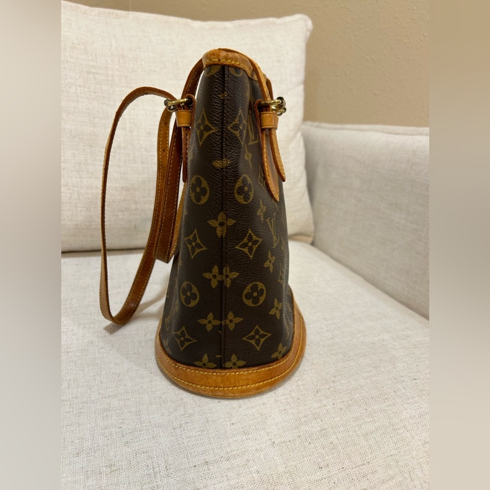 Louis Vuitton Monogram Petit Bucket 23 - Picture 9 of 16